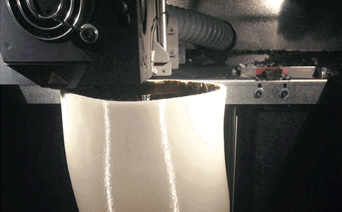 Con la tecnología de impresión 3D FDM, la empresa produce moldes de prótesis en cuestión de horas y ha reducido su tiempo de creación de herramientas en un 93 %.