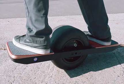 Pruebas funcionales de los rieles laterales de nylon de fibra de carbono en el Onewheel.