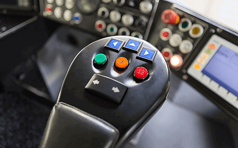 Bracciolo stampato in 3D con tre pulsanti aggiuntivi per il sistema di controllo.