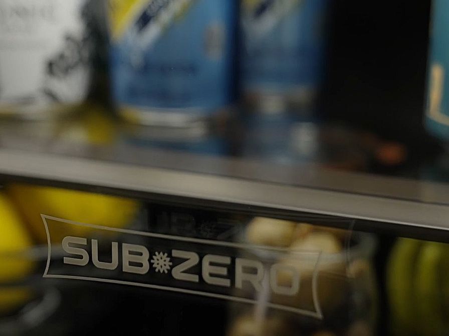 F770 sub zero logo close up.