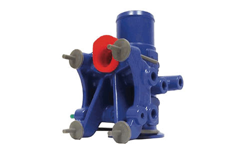 Piezas moldeadas de producción montadas en una pieza de acero.