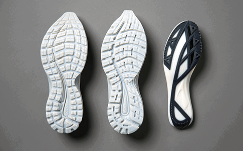 Prototipos de suela exterior e intermedia de Brooks impresos en 3D.