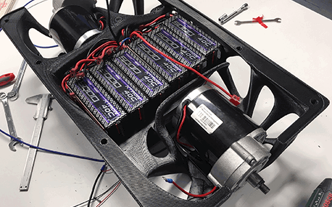 El bastidor del patinete impreso en 3D alberga las baterías y el motor eléctrico.
