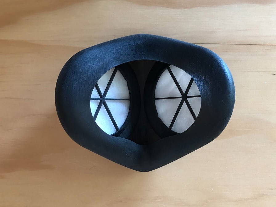 Multimaterial B2 respirator prototype 3D printed with Agilus30.