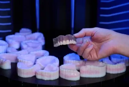 hand-holding-truedent-denture
