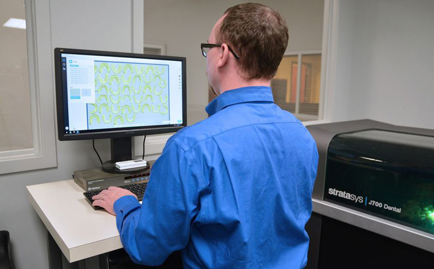 Setting up a print tray with 40-60 clear aligner arches on the J700.