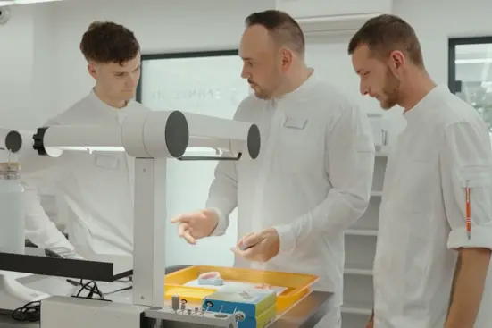 zahnklinik-muhldorf-dental-lab-technicians-denture-review