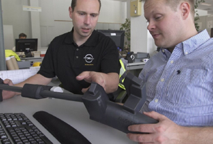 FDM Auto Assy Tool With People